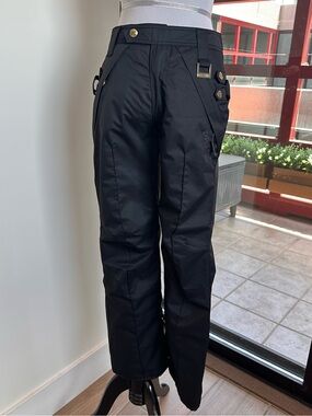 Black women’s Technical Snow Pants - Betty rides